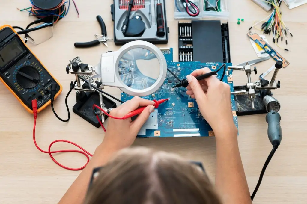 projektowanie produkcja elektroniki urządzeń elektronicznych