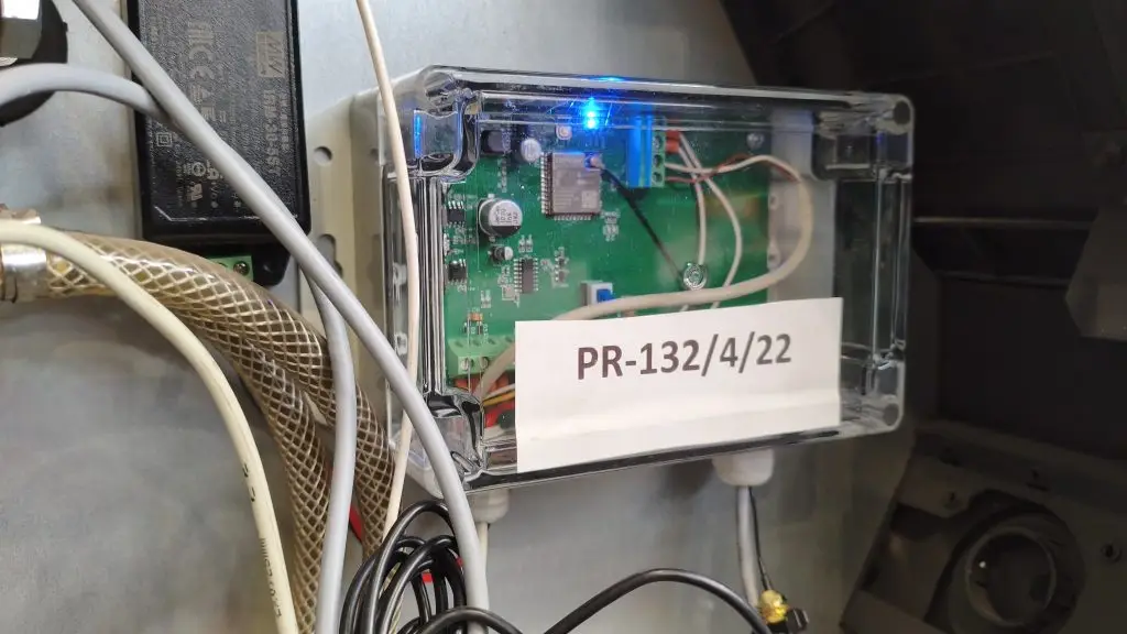 rejestrator czasu pracy spawacza iot esp32 mqtt json